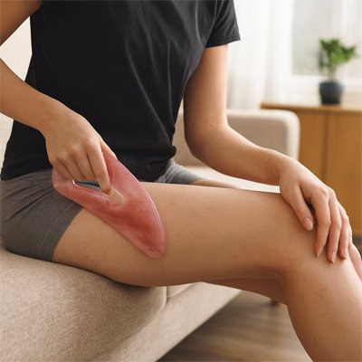 Gua sha corps pour soulager les tensions musculaires