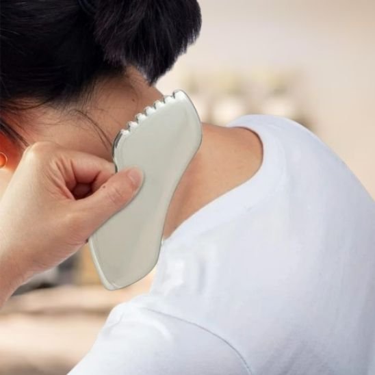 Gua sha dos pour soulager les tensions musculaire