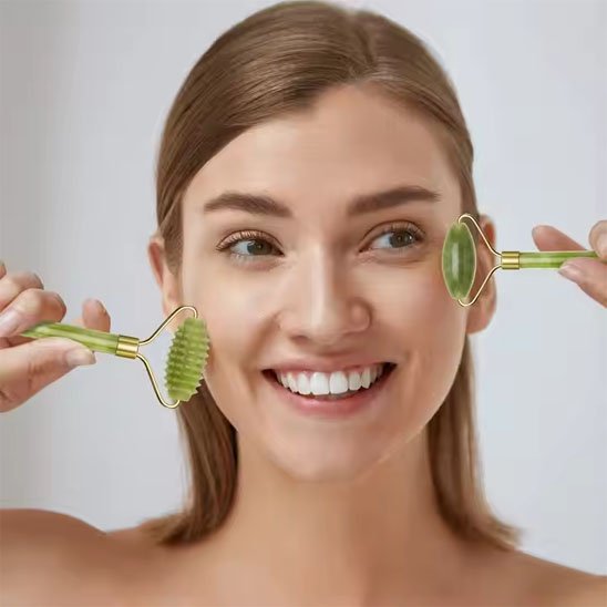 Gua sha visage pour raffermir les joues