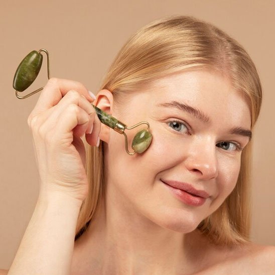 Gua sha visage pour sculpter le contour du visage
