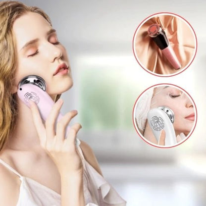 Masseur visage utilisé le long de la mâchoire, illustré par des détails du produit