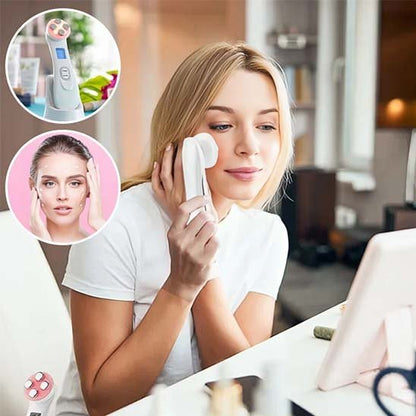 Masseur visage utilisé par une femme souriante, avec vignettes de différentes zones du visage